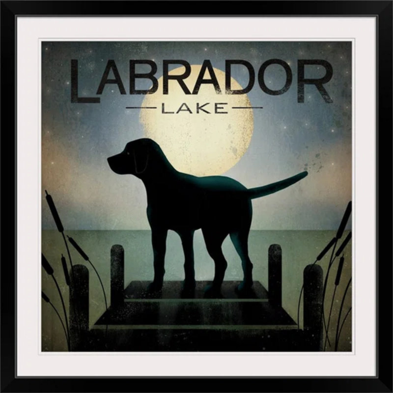 «Moonrise Black Dog - Labrador Lake» par Ryan Fowler, affiche vintage, H 32 po x l 32 po, Impression encadrée, Noir