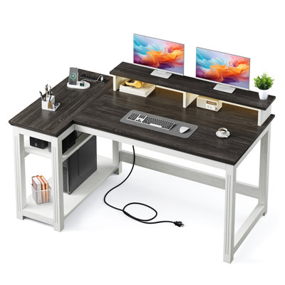 Bureau d'ordinateur en L Farmhouse avec DEL et prises de courant, bureau de jeu en coin avec support pour écran intégré, tablettes réglables, poste de travail de bureau personnel