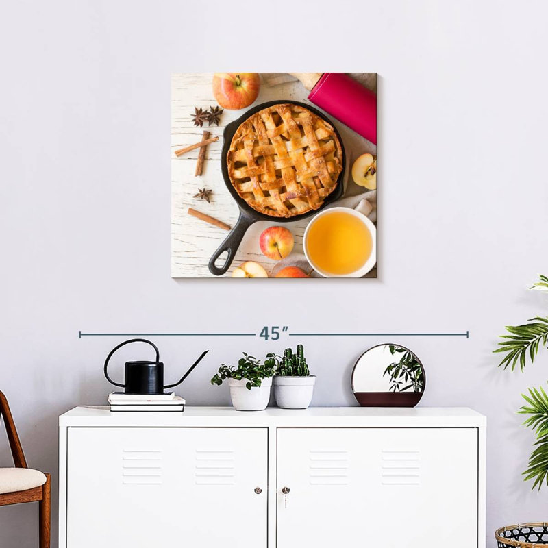 Yarlin Apple Pie, 24" H x 24" W