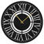 Grande horloge murale en métal avec chiffres romains blancs et décorations murales-98916665
