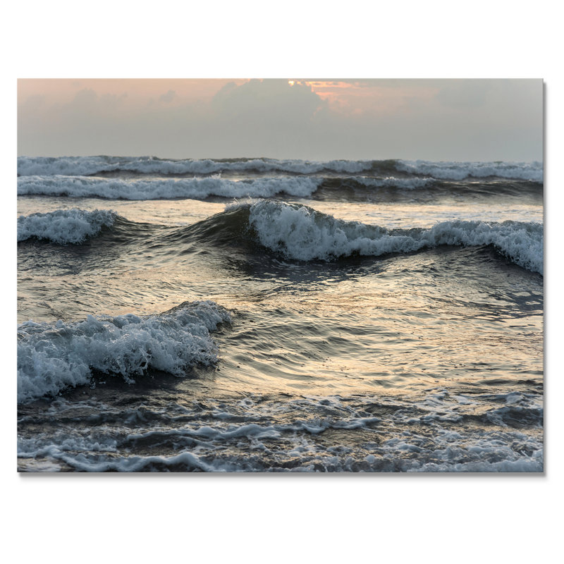 Braking Waves pendant le lever du soleil - photographie sur toile, Toile tendue, H 24 po x l 32 po x P 1 po