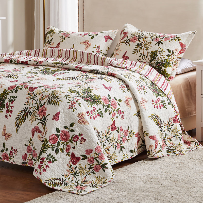 Butterflies Reversible Quilt Set, Full/Queen Quilt + 2 Standard Shams