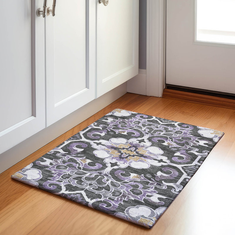 Tapis mauve lavable à la machine intérieur / extérieur Xhevrie, Rectangle 1 pi 8 po x 2 pi 6 po