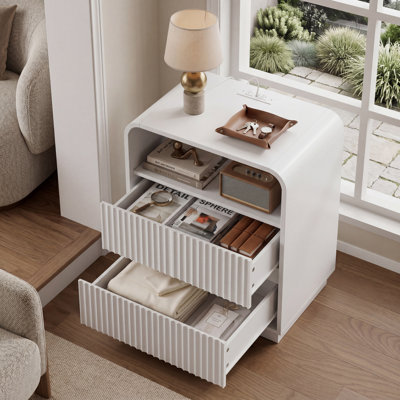 Table de chevet 3 tiroirs l 21,6 po avec station de charge, armoire de chevet cannelée de ferme pour chambre à coucher, profil profilé incurvé
